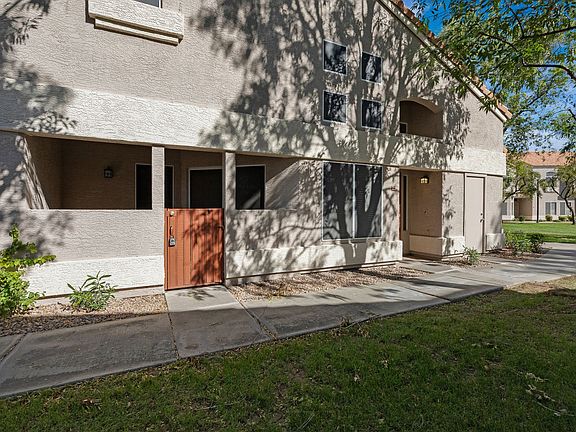 3rd image of 500 N Roosevelt Ave Unit 21