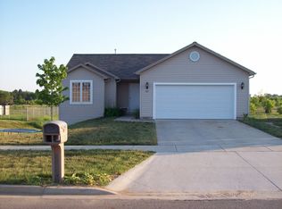 601 Green Meadows Dr, Middleville, MI 49333