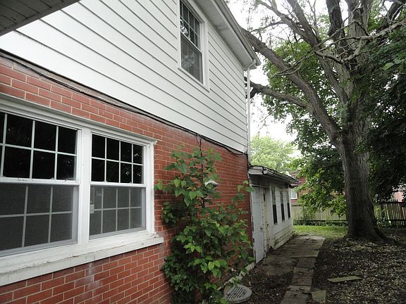 2nd image of 77 Rosewood Ln