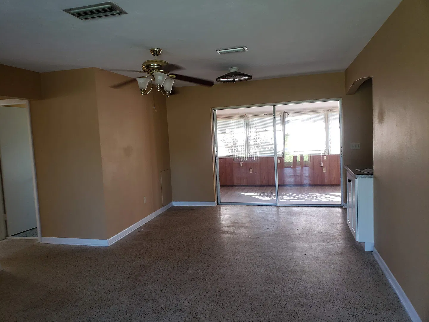 Nice 2/1/1 fenced home on North Citrus Springs Blvd — Photo 3