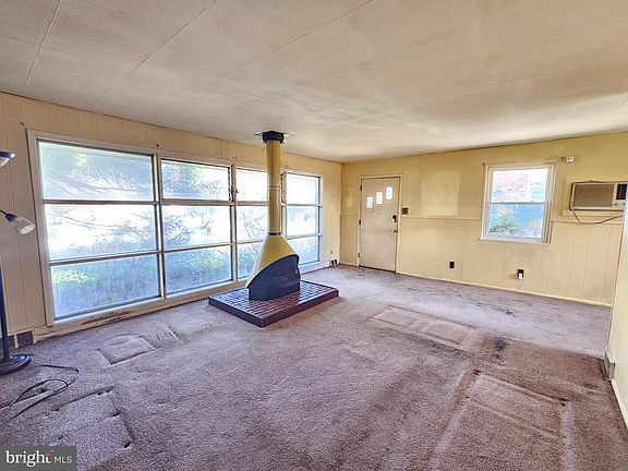 4th image of 190 Hoover Ave