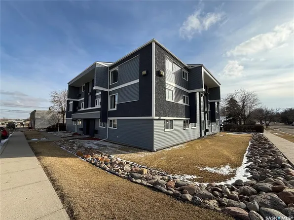 UNIT 102-201 3rd AVENUE W, Kindersley, SK S0L 1S0