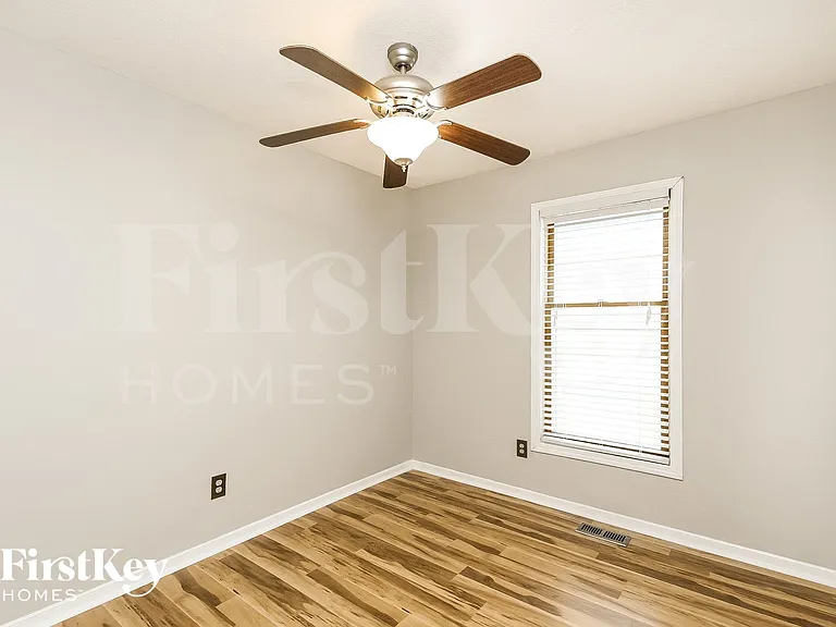 10126 N Wyandotte St — Photo 12