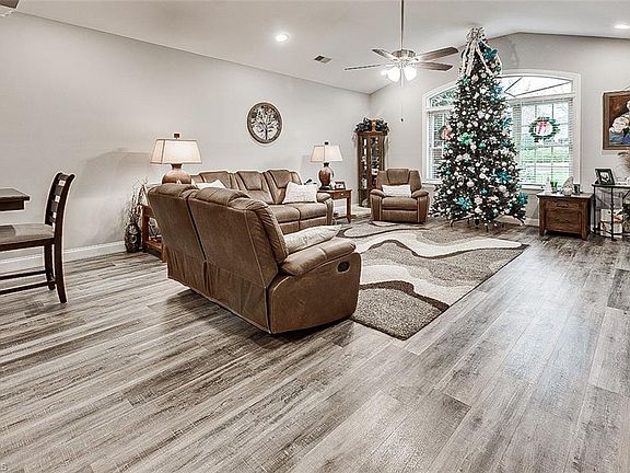 3rd image of 2458 Waterside Dr