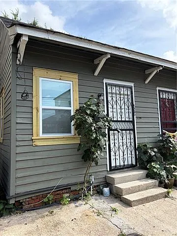 4326 Annunciation St — Photo 1