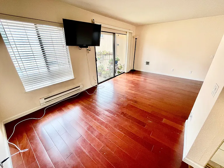 301 Glenwood Cir #147 — Photo 8