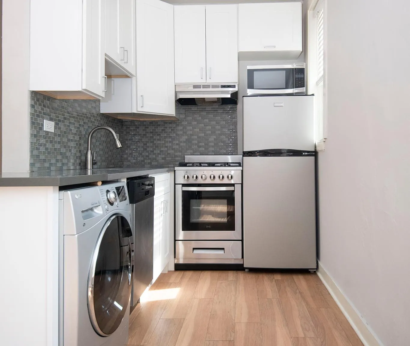 1 bed, $2,090 — Photo 2