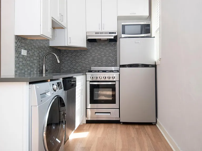 511 W Belmont Ave #70 — Photo 2