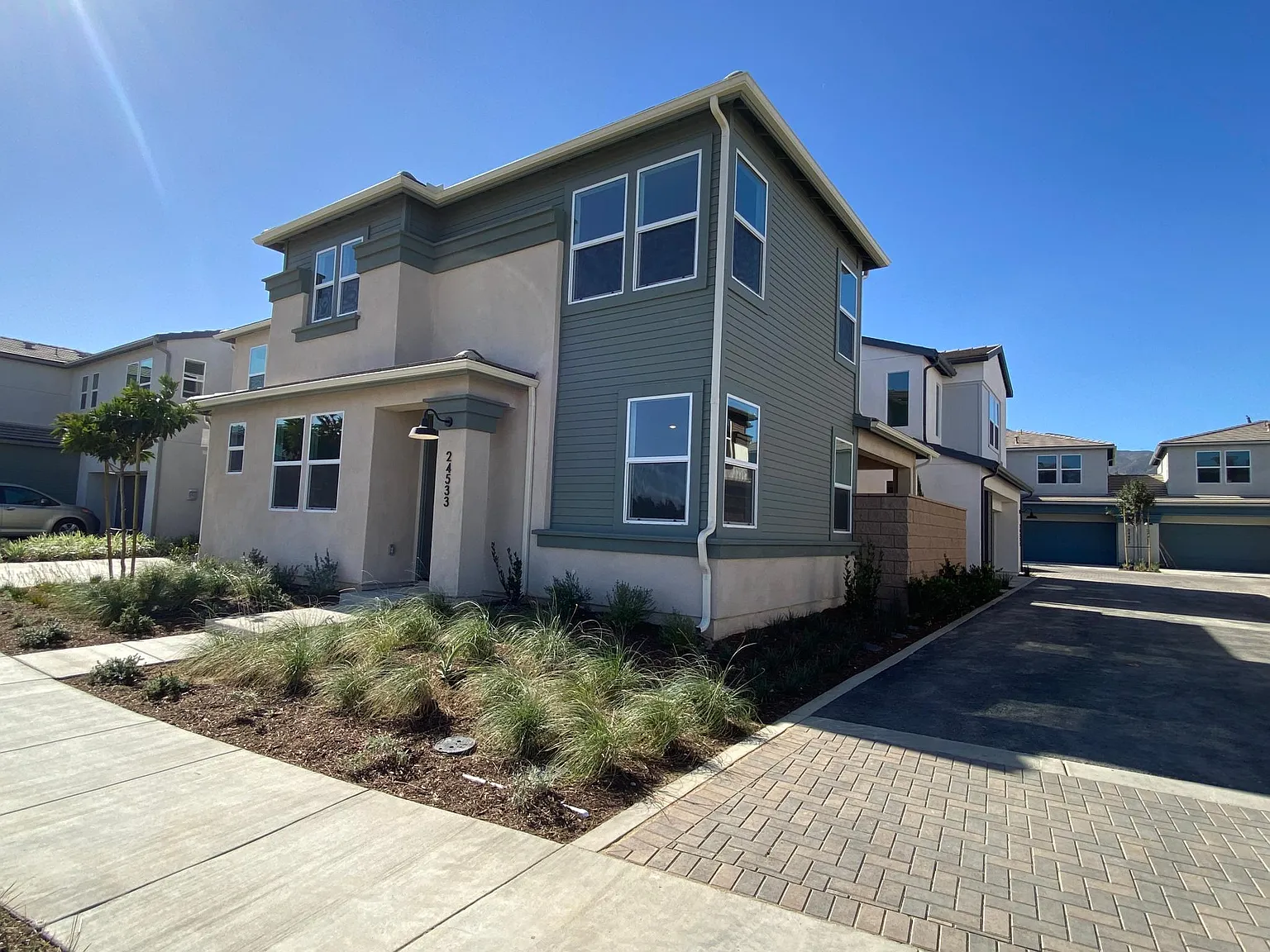 4 bed, 2116 sqft, $3,400 — Photo 3