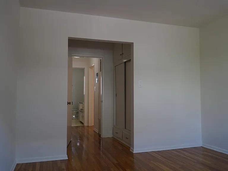1021 N Sweetzer Ave #10 — Photo 8