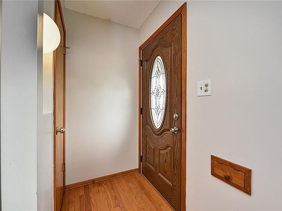 3rd image of 4744 Brook Ln