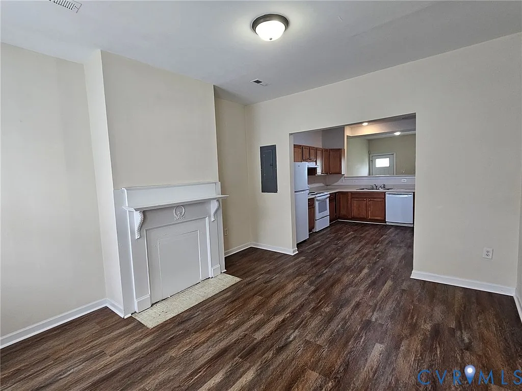 4 bed, 2.5 bath, 1760 sqft, $1,900 — Photo 3