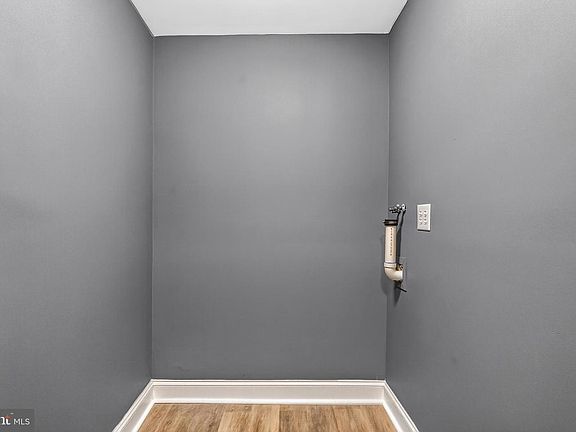 5th image of 257 Pine St S #259