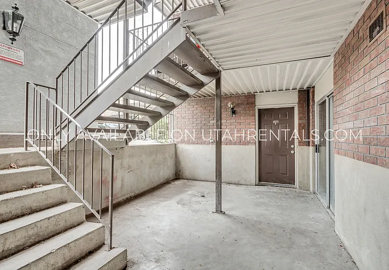 1671 Hickory Ln — Photo 6
