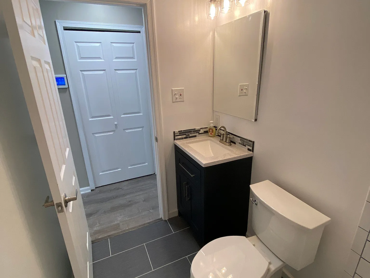 3 bed, 1.0 bath, 942 sqft, $2,350 — Photo 2