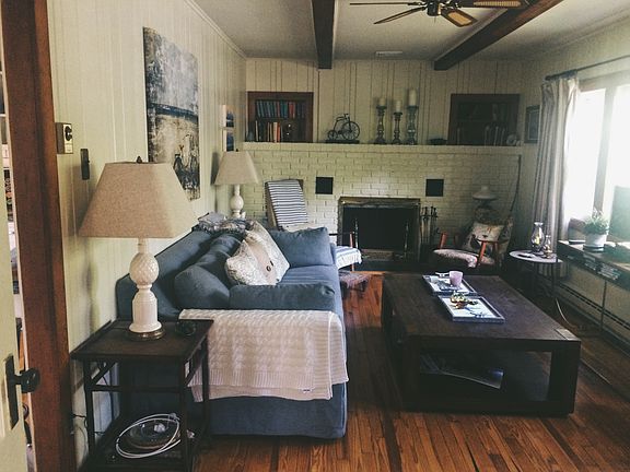 3rd image of 161 Oak Dr