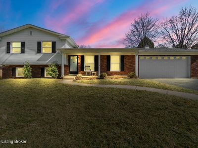 211 Lanark Dell, Douglass Hills, KY, 40243