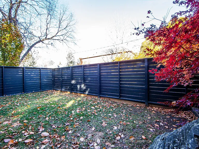 257 Manor Rd E — Photo 43