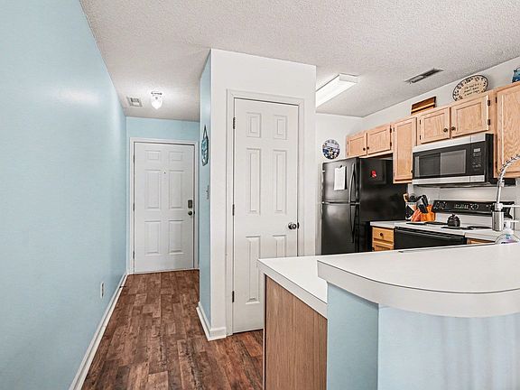 3rd image of 213 Landing Rd. #D