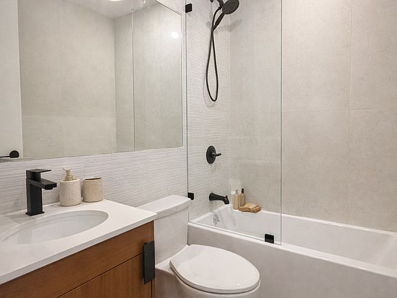 5th image of 254 6th St #2R