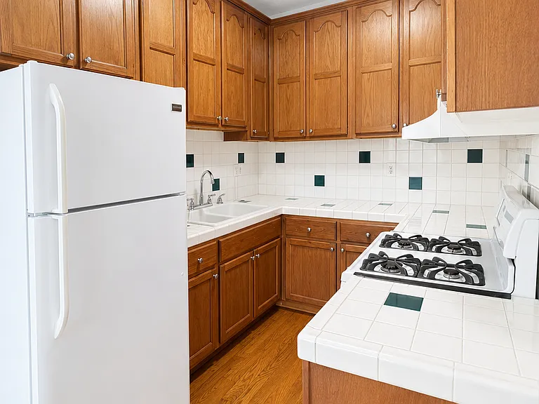 1112 N Kingsley Dr #9 — Photo 8