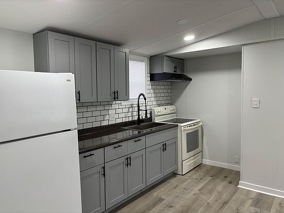 3rd image of 1049 Harmon Ave #D-60