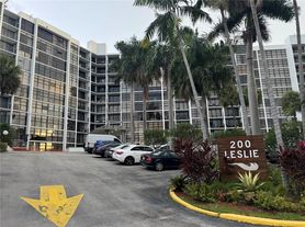 200 Leslie Dr