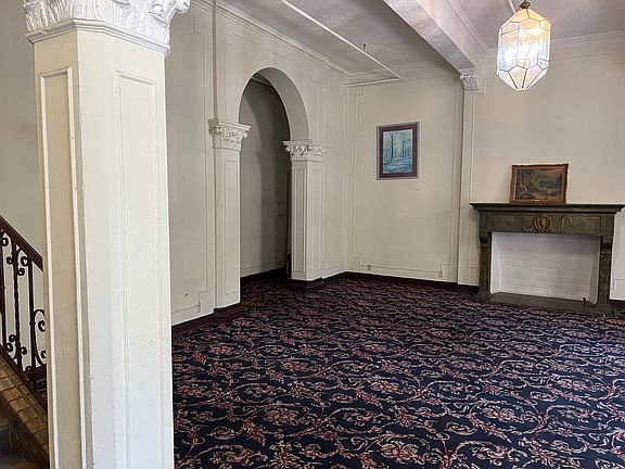 2nd image of 3906 Beverly Blvd #B304