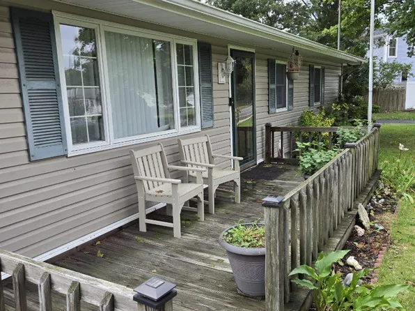 34 Floyd Road, Shirley, NY 11967
