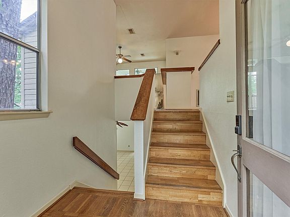 4th image of 30 Shallow Pond Pl