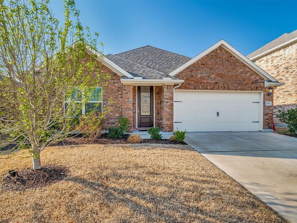 1924 Tomahawk Trl, Aubrey, TX 76227 Zillow