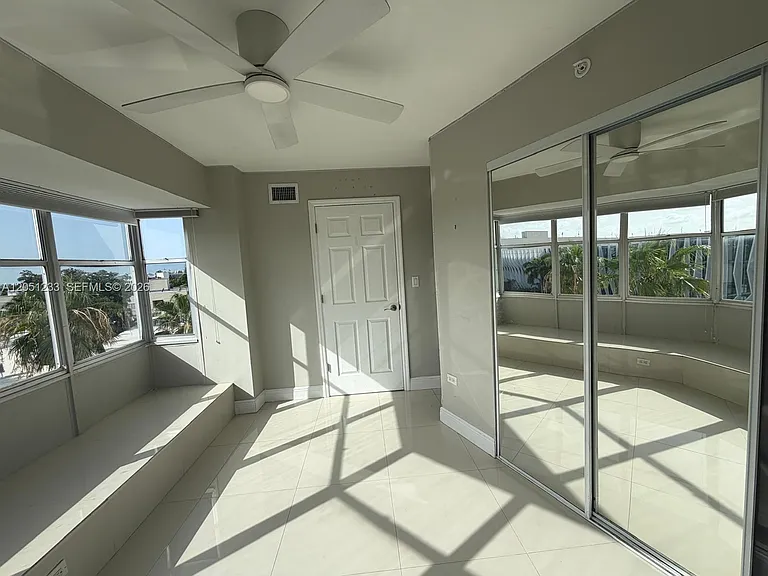 1881 Washington Ave #6A — Photo 8