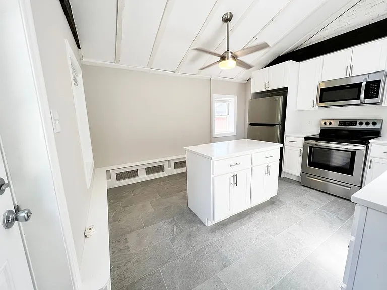 130 E Chestnut St — Photo 10
