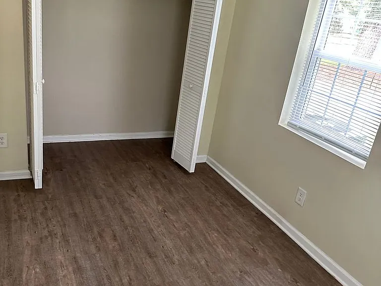 523 Hilltop Dr — Photo 10