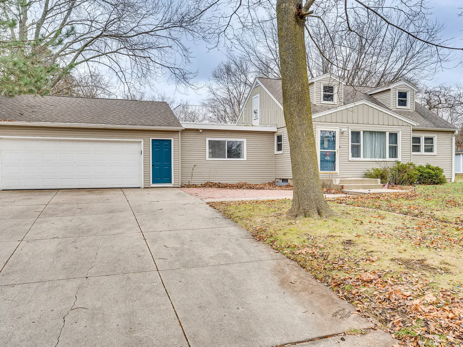 2035 W Birchwood Ave — Photo 2