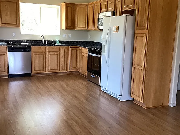 943 W Lookout Rd — Photo 3