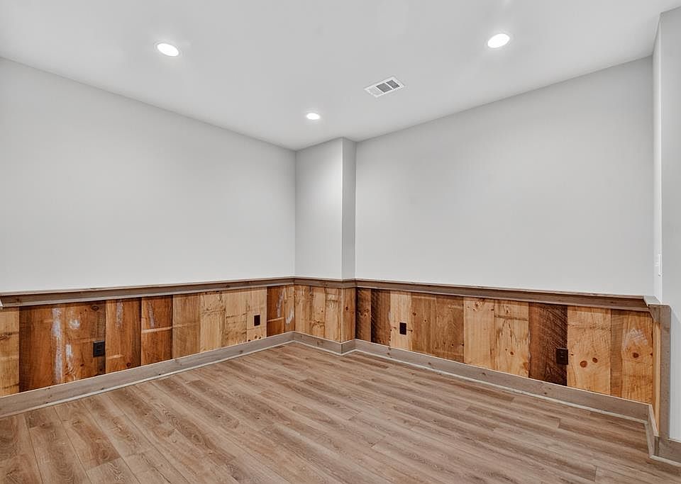 37th image of 382 Pocaset Dr