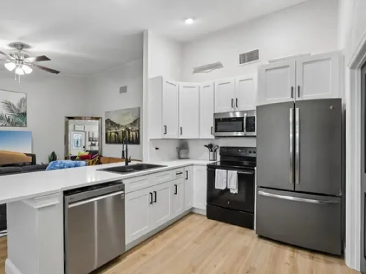 3 bed, 1565 sqft, $2,450 — Photo 3
