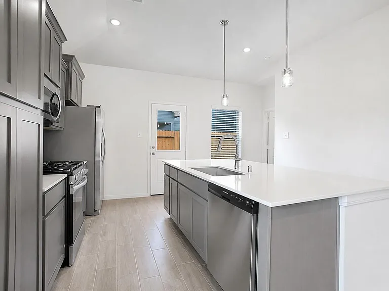 8018 Fijian Cypress Dr — Photo 11