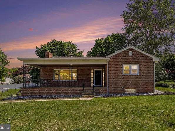520 Woodland View Dr, York, PA 17406