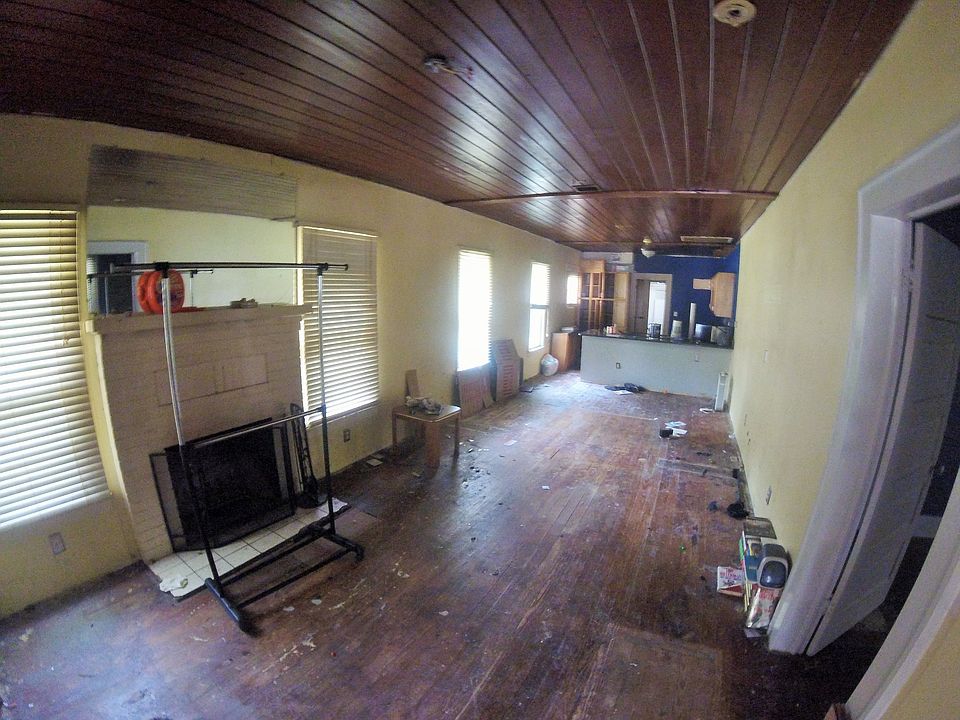 2/1 unit living area & firep