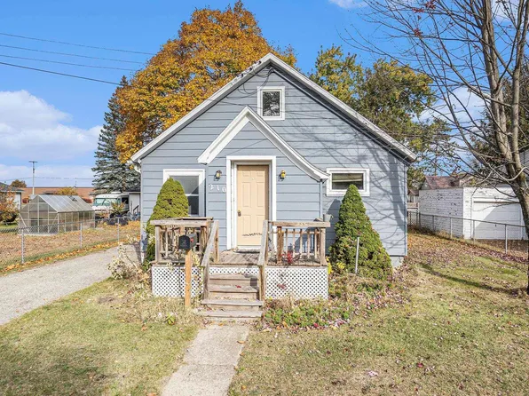210 6th St, Cadillac, MI 49601