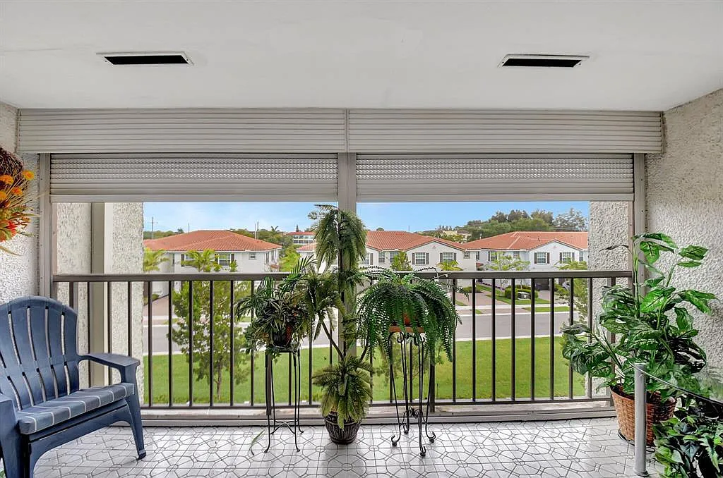 2 bed, 2.0 bath, 939 sqft, $1,800 — Photo 2