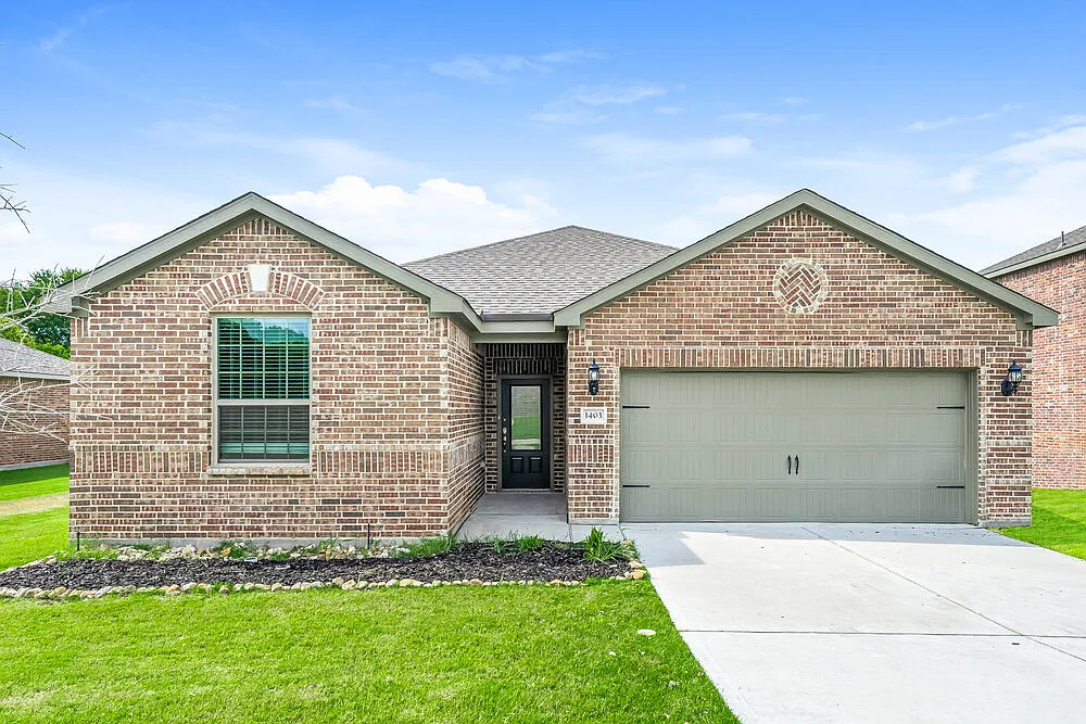 4 bed, 2.0 bath, 1656 sqft, $2,210 — Photo 1