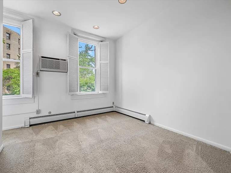 6007 Walnut St #12 — Photo 9