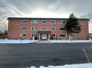 1925 E Oakton St APT 1B, Des Plaines, IL 60018