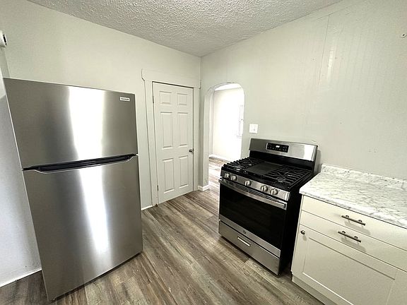 3rd image of 171 Goguac St W #1
