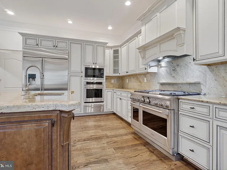 7112 Georgetown Pike — Photo 10