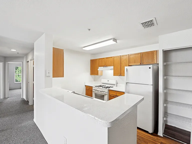 Sand Lake Pointe Apartments — Photo 13