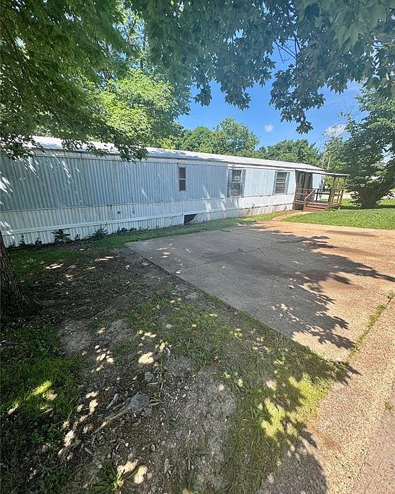 1st image of 790 Fieldcrest Dr